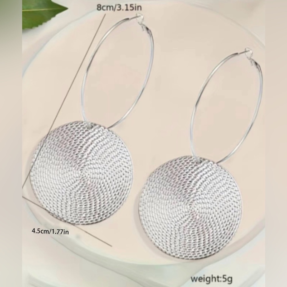 Gold Round Shaped Hoop Earrings Circle Shape Fashion Jewelry - Picture 2 of 3